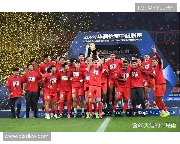 群星闪耀绿茵场多位足球巨星画像诠释激情与荣耀