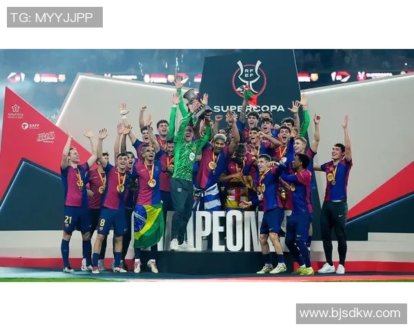 西班牙足球巨星荣耀历程解析从巴萨到皇马的巅峰之路