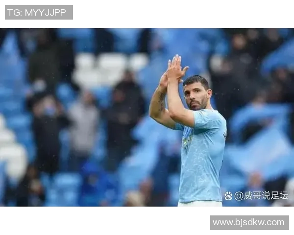 足球巨星激励全场拼搏精神助力球队夺冠荣耀 足球巨星激励全场拼搏精神助力球队夺冠荣耀