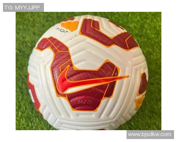 足球巨星贴纸收藏热潮引领潮流，球迷必备珍藏品带你重温经典时刻