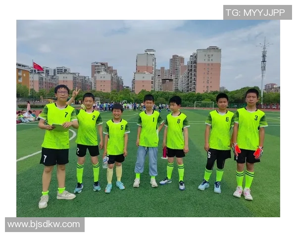 路易斯前锋:从绿茵场到传奇之路,探索他的足球人生与辉煌成就 路易斯前锋:从绿茵场到传奇之路,探索他的足球人生与辉煌成就